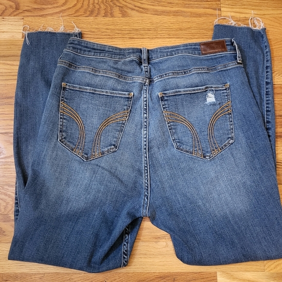 Hollister Curvy Ultra High Rise Super Skinny Distressed Cotton Stretch Jeans(33) - Picture 4 of 7